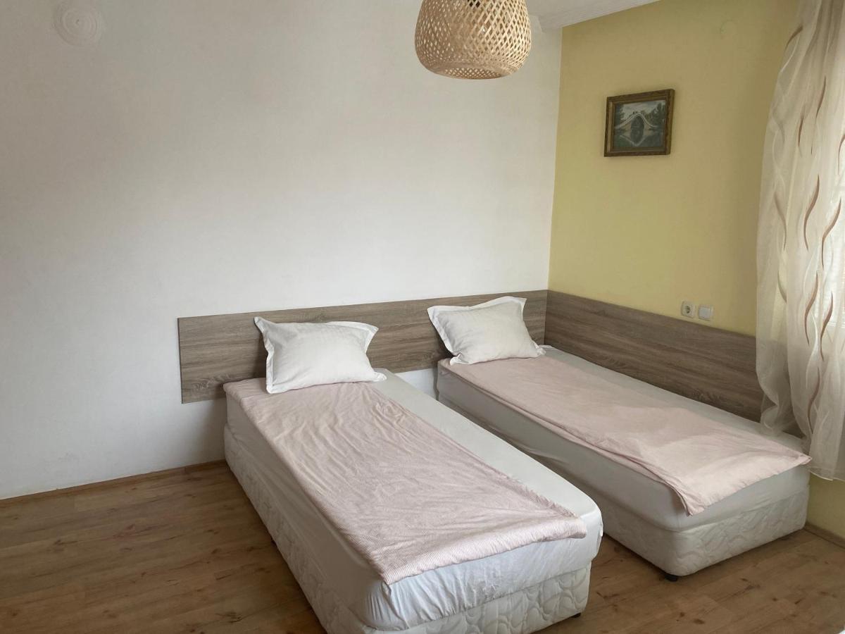 Guest House Simona ساباريفا بانيا المظهر الخارجي الصورة