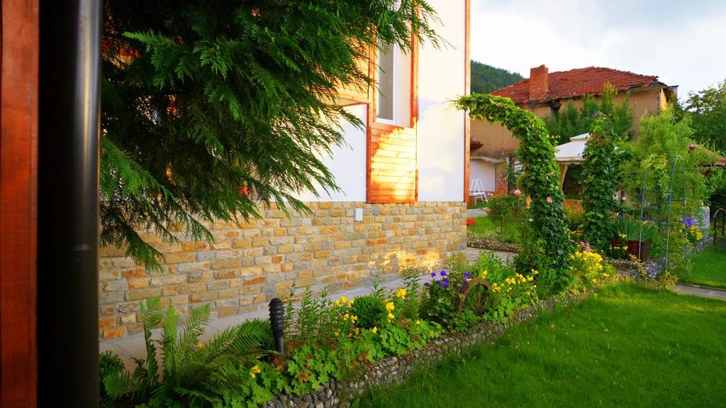 Guest House Simona ساباريفا بانيا المظهر الخارجي الصورة
