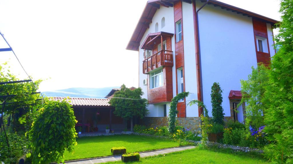 Guest House Simona ساباريفا بانيا المظهر الخارجي الصورة