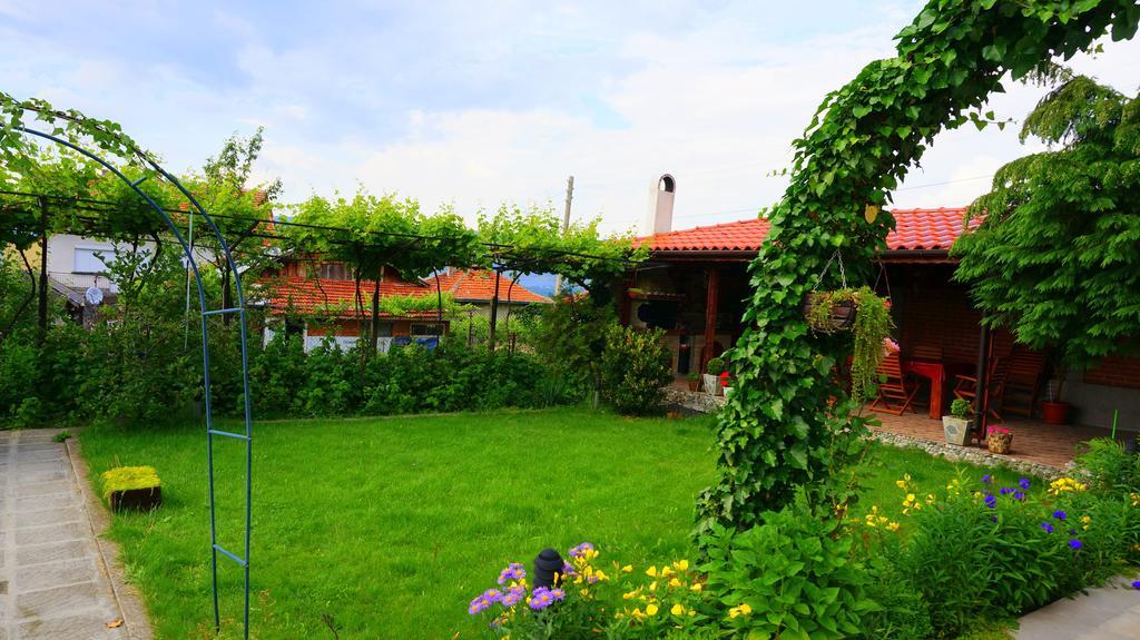 Guest House Simona ساباريفا بانيا المظهر الخارجي الصورة