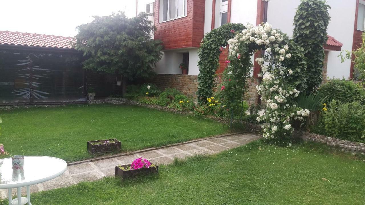 Guest House Simona ساباريفا بانيا المظهر الخارجي الصورة